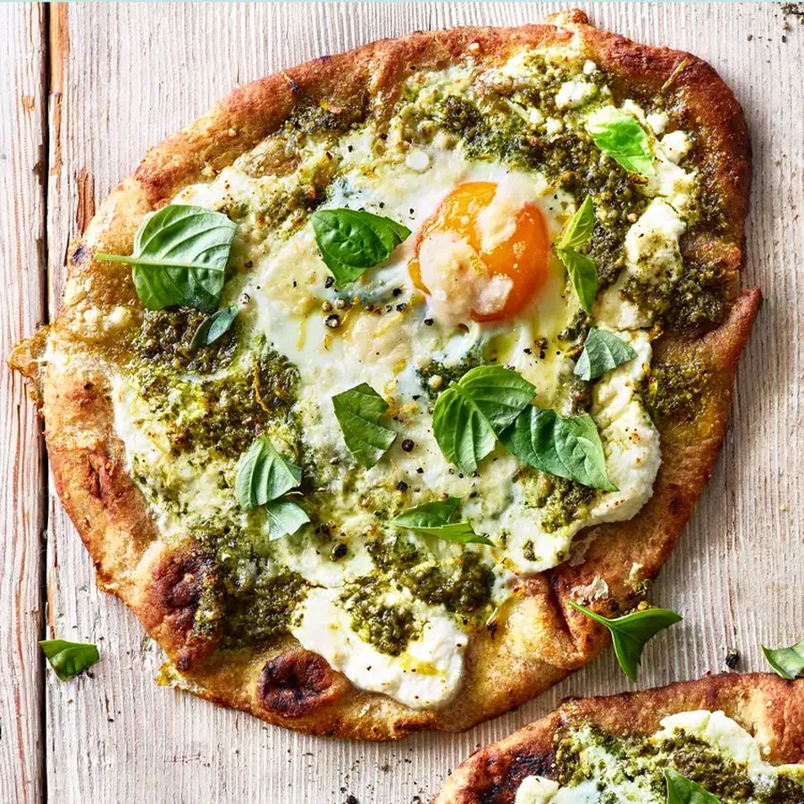 Breakfast Naan Pizza