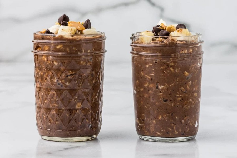 Peanut Butter- Chocolate Chip Overnight Oats with Banana