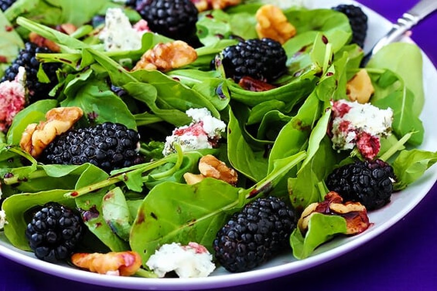 Blackberry Balsamic Spinach Salad