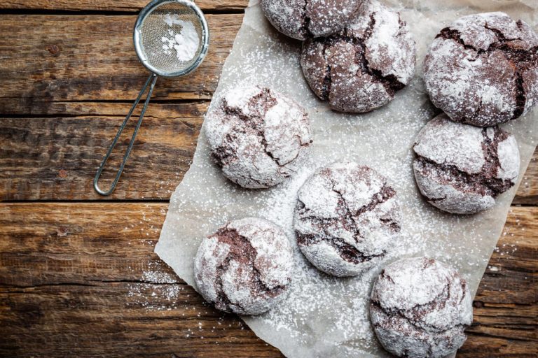 Easy Chocolate Crinkle Cookies Recipe