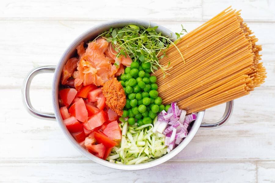 One Pot Pasta with Salmon and Peas