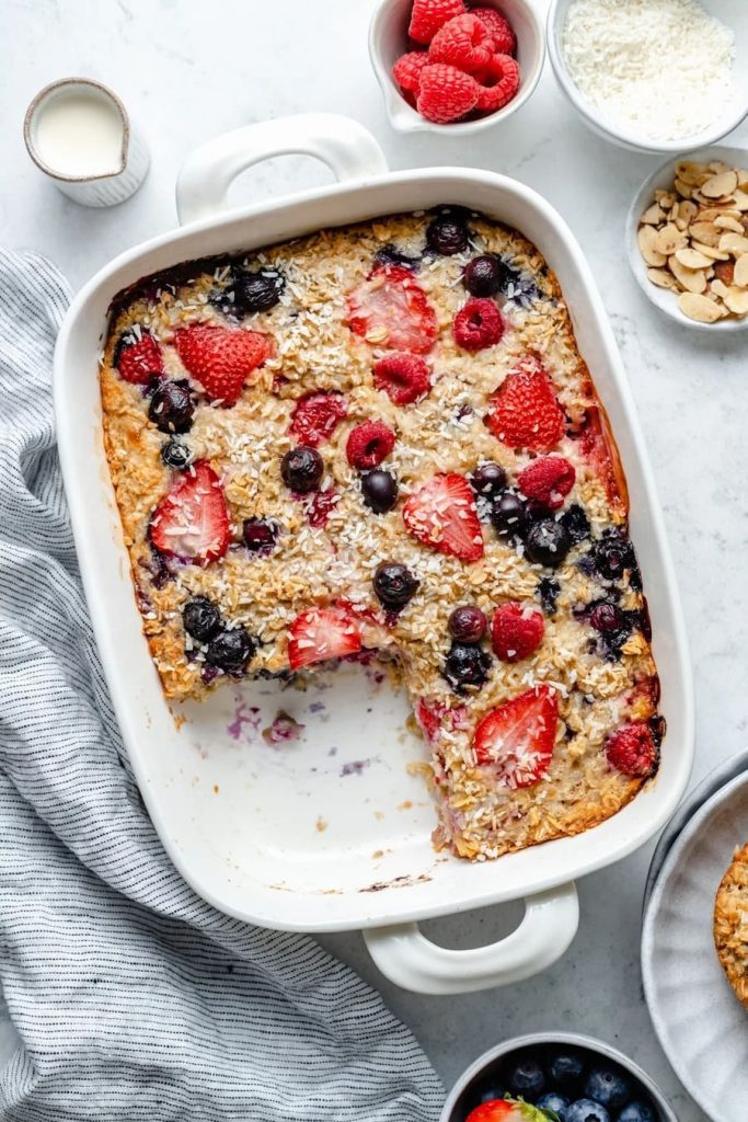 Baked Oatmeal With Berries